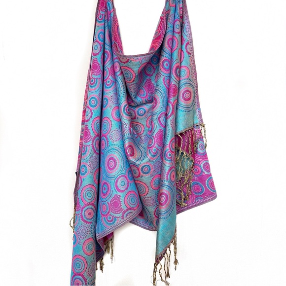 Reversible Pashmina Wrap/Scarf - Picture 4 of 5